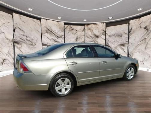 Gray 2009 Ford Fusion SE
