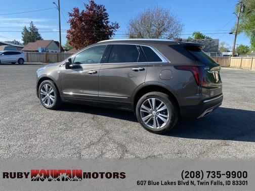 Stellar Black Metallic 2020 Cadillac XT5 Premium Luxury
