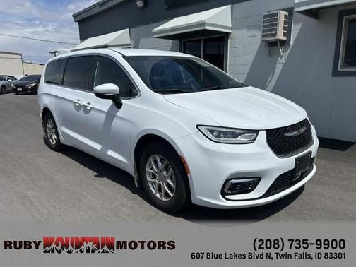 2023 Chrysler Pacifica Touring