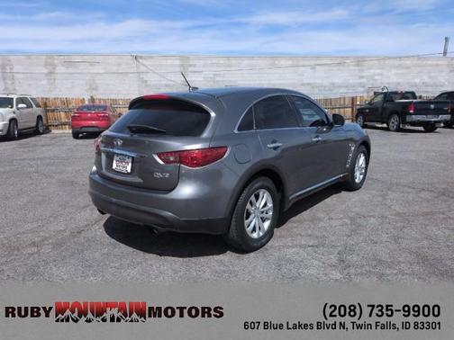 2017 INFINITI QX70 Base