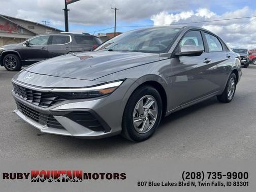 2024 Hyundai ELANTRA SE