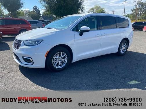 2023 Chrysler Pacifica Touring-L