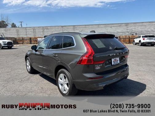 2022 Volvo XC60 B5 Momentum