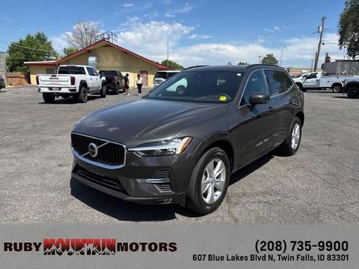 2022 Volvo XC60 B5 Momentum