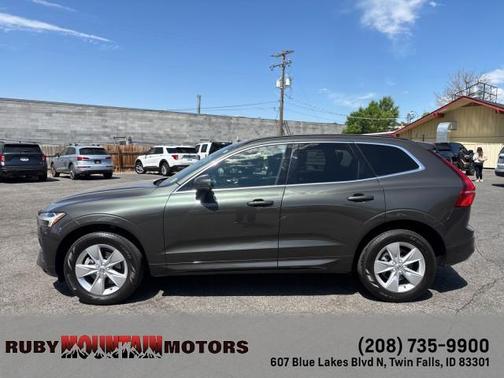 2022 Volvo XC60 B5 Momentum