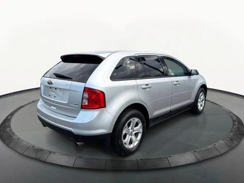 Silver 2014 Ford Edge SEL