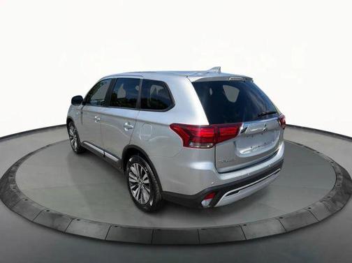Silver 2020 Mitsubishi Outlander SE
