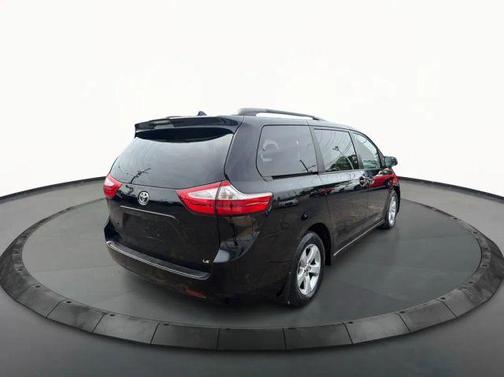 Black 2018 Toyota Sienna LE