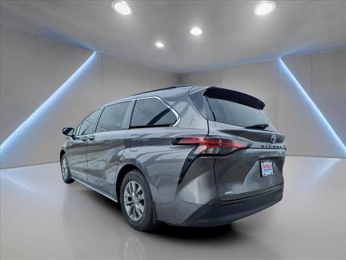 2021 Toyota Sienna LE