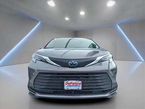 2021 Toyota Sienna LE