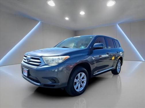 Gray 2012 Toyota Highlander SE