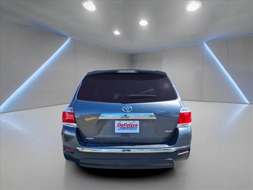 Gray 2012 Toyota Highlander SE