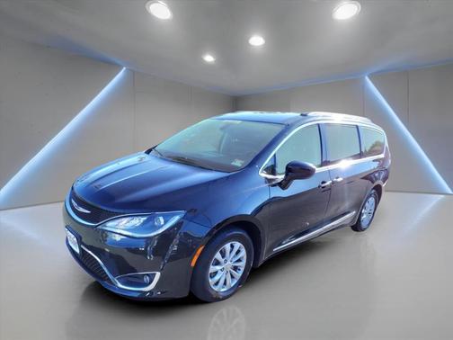 Black 2017 Chrysler Pacifica Touring-L