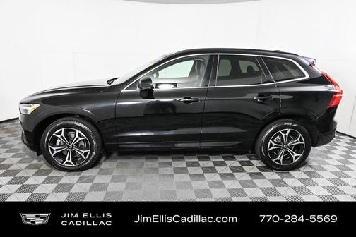2022 Volvo XC60 B5 Momentum