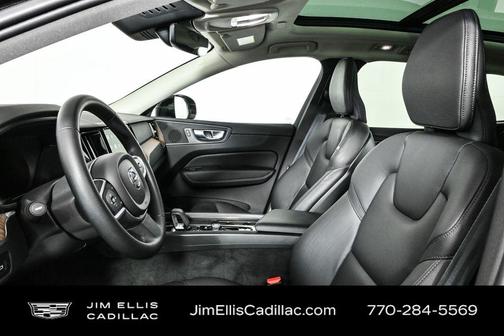 2022 Volvo XC60 B5 Momentum