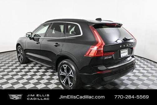 2022 Volvo XC60 B5 Momentum