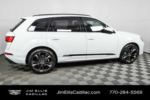 Glacier White Metallic 2025 Audi Q7 55 Prestige