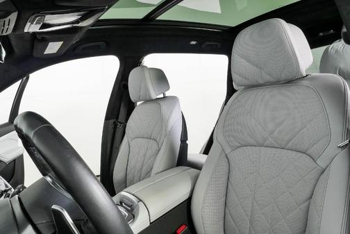 Manhattan Green Metallic 2025 BMW X7 xDrive40i