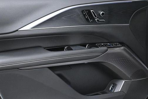 2025 Cadillac LYRIQ Sport