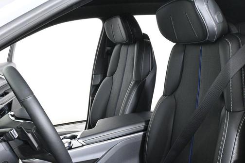 2025 Cadillac LYRIQ Sport
