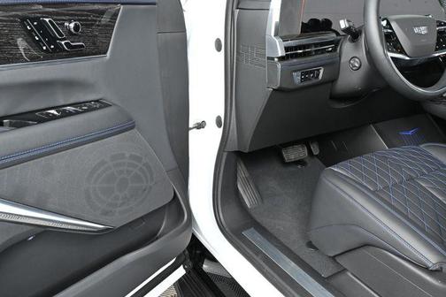 2025 Cadillac Escalade IQ 1