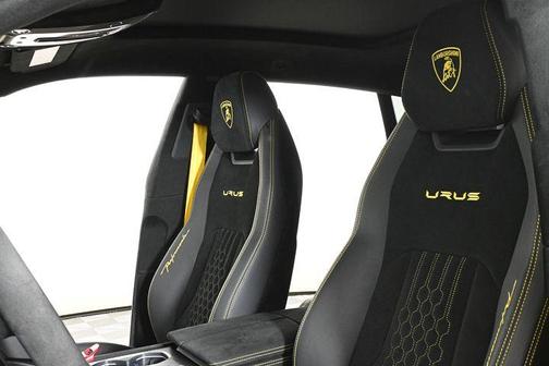 2023 Lamborghini Urus Performante