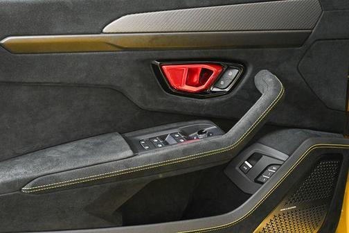 2023 Lamborghini Urus Performante