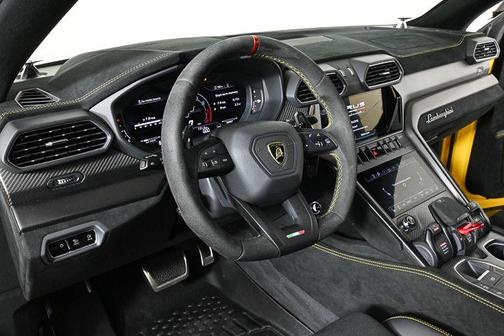 2023 Lamborghini Urus Performante