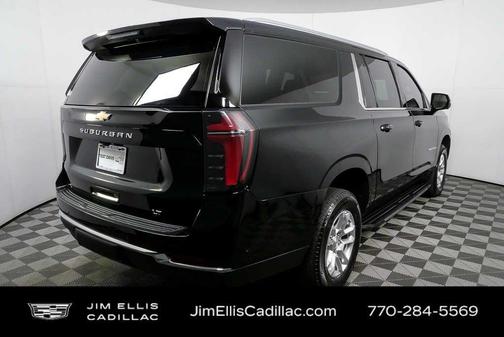 2025 Chevrolet Suburban LT