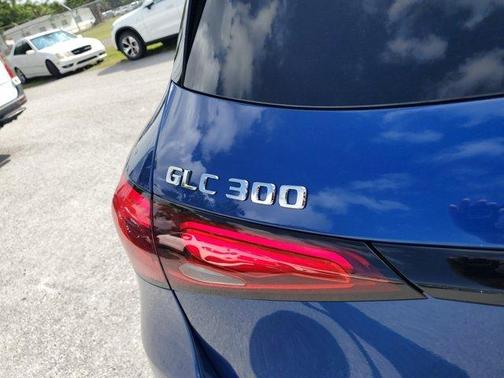 2025 Mercedes-Benz GLC 300 Base