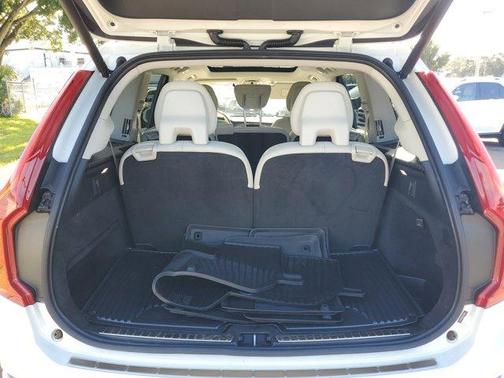 2020 Volvo XC90 T6 Momentum 7 Passenger