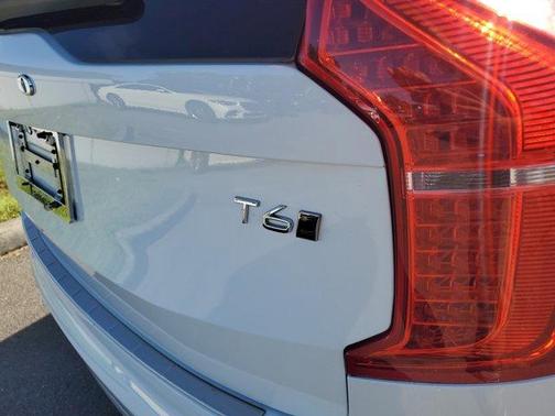 2020 Volvo XC90 T6 Momentum 7 Passenger