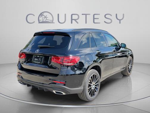 Black 2022 Mercedes-Benz GLC 300 Base