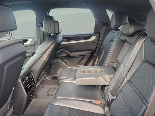 2024 Porsche Cayenne S
