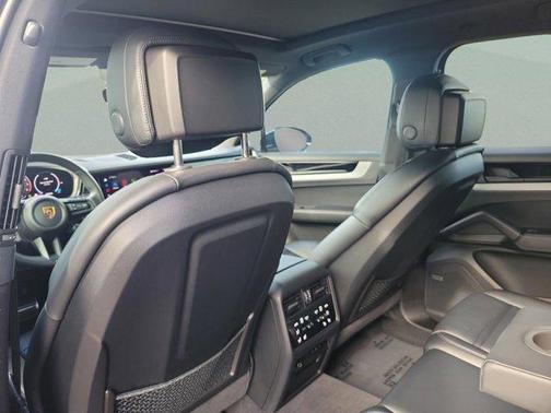 2024 Porsche Cayenne S