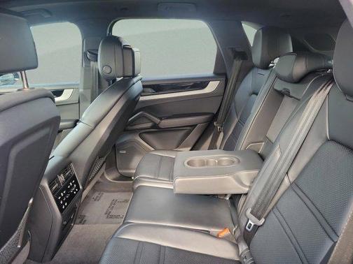 2024 Porsche Cayenne S