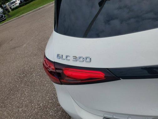 2026 Mercedes-Benz GLC 300 Base