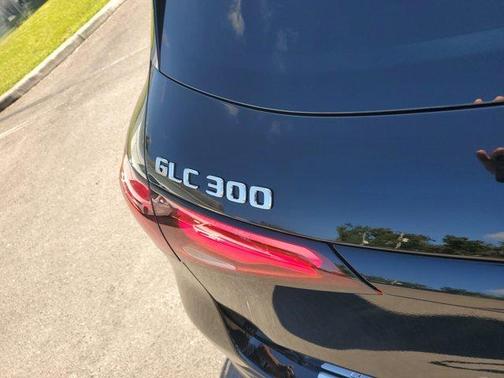 2026 Mercedes-Benz GLC 300 Base