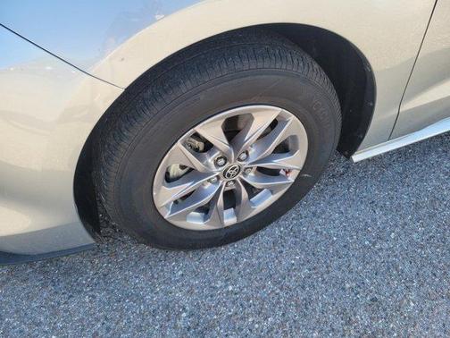 2023 Toyota Sienna LE