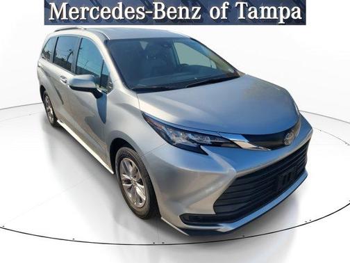 2023 Toyota Sienna LE