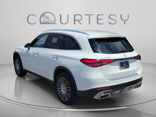 Polar White 2026 Mercedes-Benz GLC 300 Base