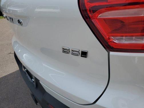 2023 Volvo XC40 B5 Ultimate Dark Theme