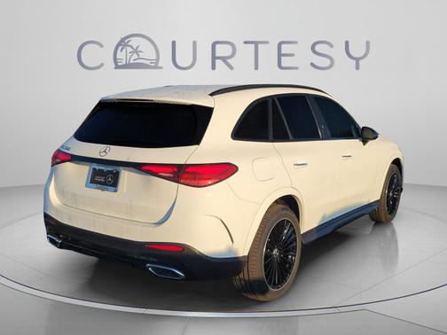 Polar White 2026 Mercedes-Benz GLC 300 Base
