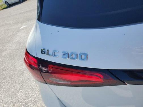 2025 Mercedes-Benz GLC 300 Base