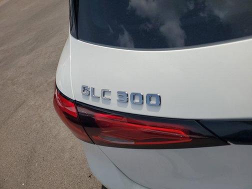 2025 Mercedes-Benz GLC 300 Base
