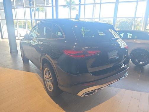 2025 Mercedes-Benz GLC 300 Base