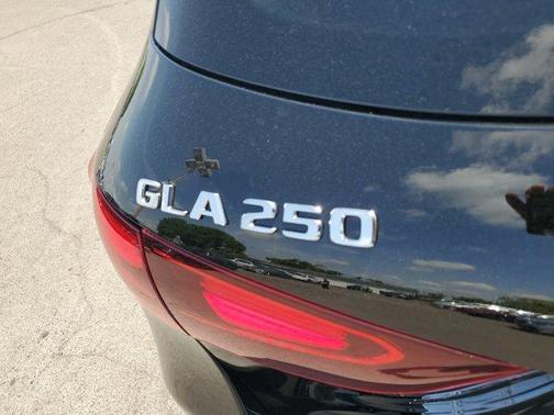 2025 Mercedes-Benz GLA 250 Base
