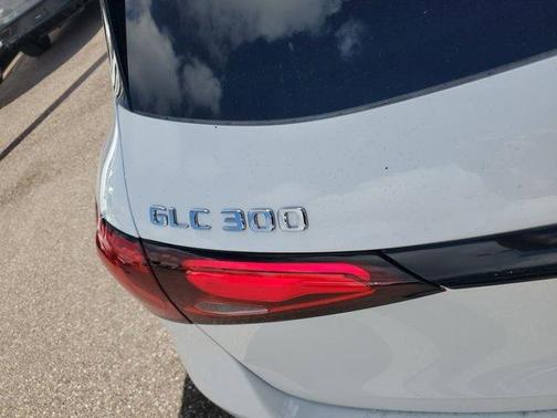 2025 Mercedes-Benz GLC 300 Base