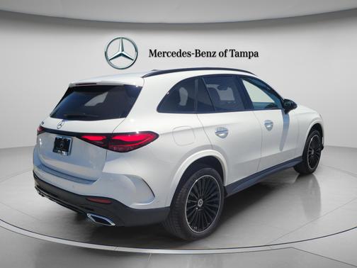 Polar White 2026 Mercedes-Benz GLC 300