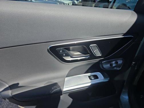 2026 Mercedes-Benz GLC 300 Base